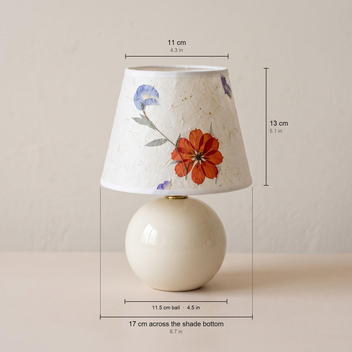 Lamp with measurements: shade 11 cm across the top, 17 cm across the bottom and 13 cm tall; ceramic ball 11.5 cm